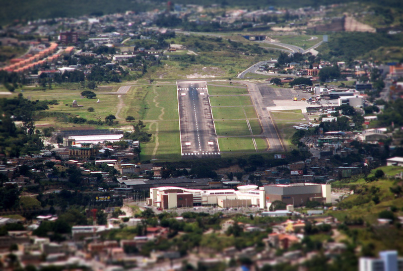 Illustration for article titled Honduras: World's Trickiest Landing